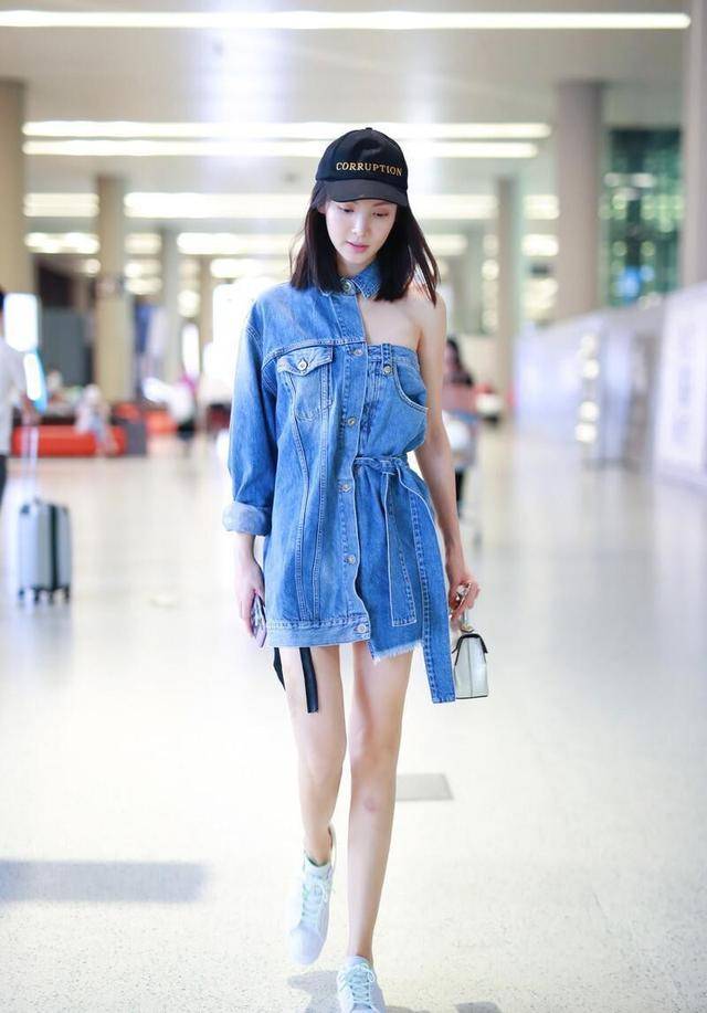 设计|金晨比例真好，小脑袋配骨感曲线，穿牛仔装气质阳光又少女