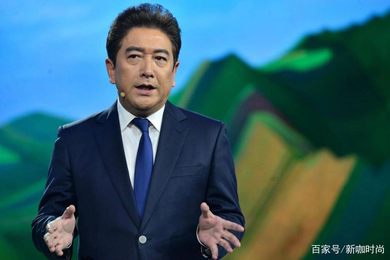大气|水均益小13岁老婆长这样,衣着造型朴素大方,难挡精致容颜