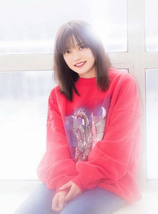 黑色|赵薇卫衣时尚穿搭,真是太减龄了