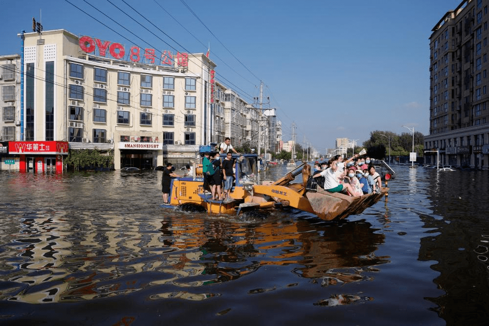 河南新乡卫辉市洪水中生命大转移这些瞬间值得被记录