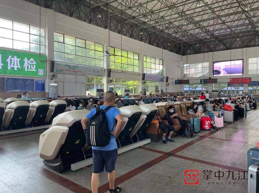 九江火车站候车室空调闹故障网友直呼热得受不了