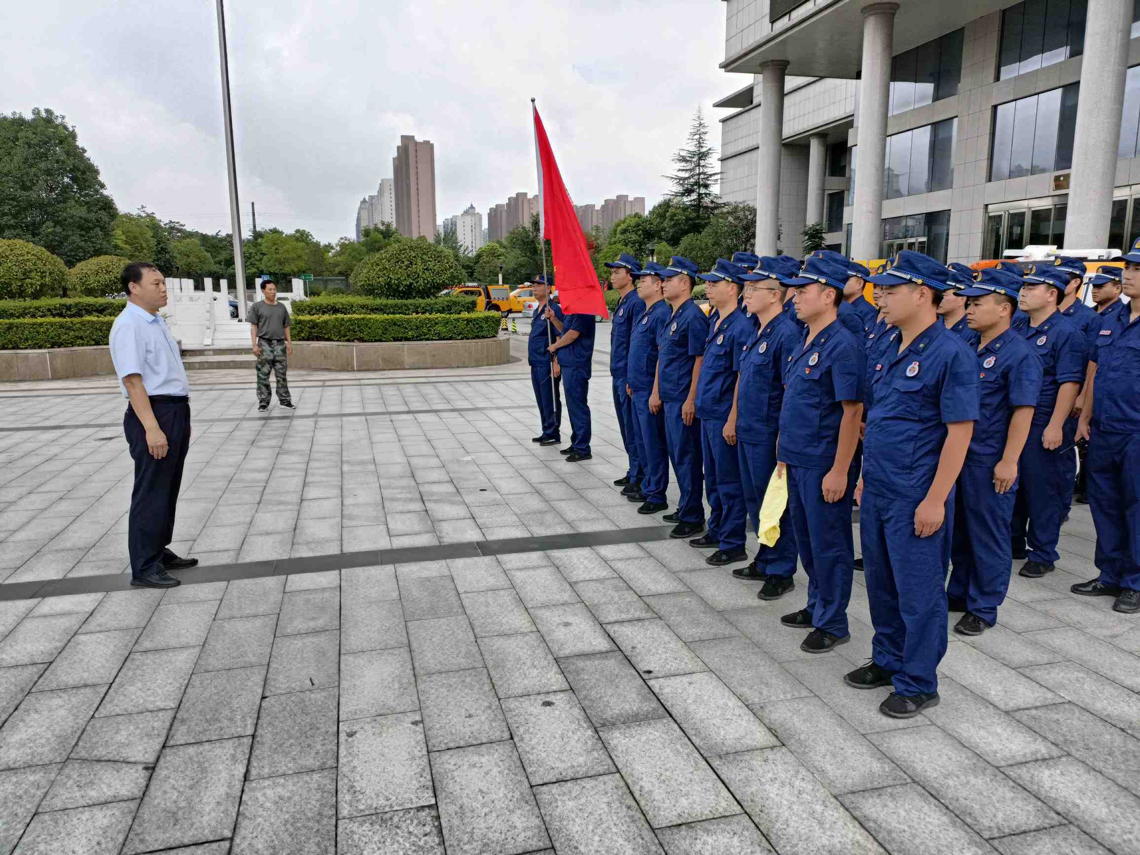 一方有难 八方支援 —— 信阳市紧急支援郑州抗洪救灾