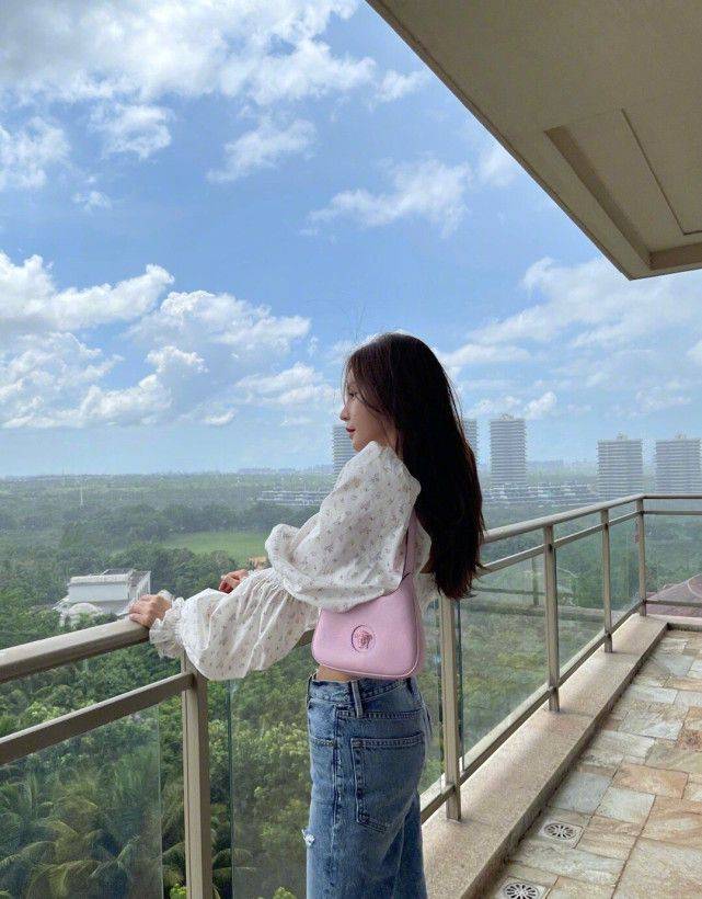 杜海涛|沈梦辰这是偷偷美白了吗?写真秀出白皙肤色,网友直呼羡慕杜海涛