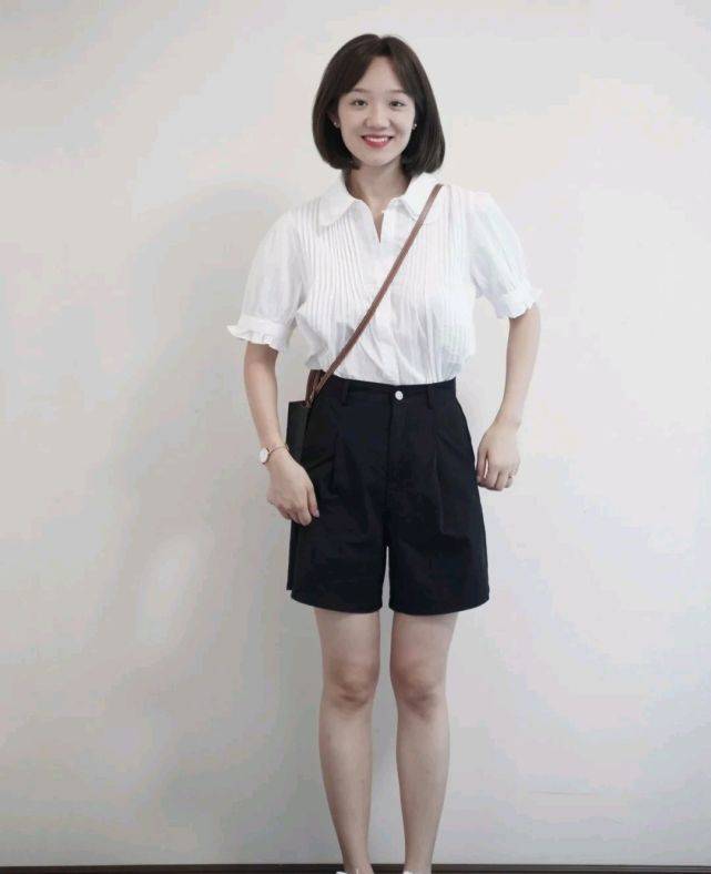 服装|衬衫虽然很简约，但只要会搭配，就能穿出精致的美感