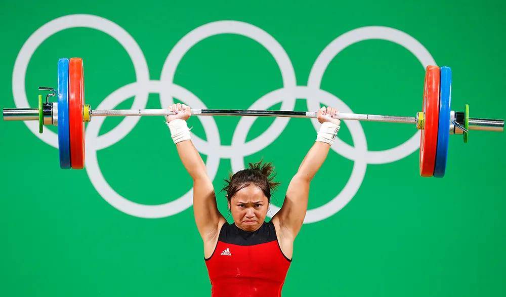 原创她获得菲律宾97年来首枚金牌网友们感动落泪她举起了国家的未来