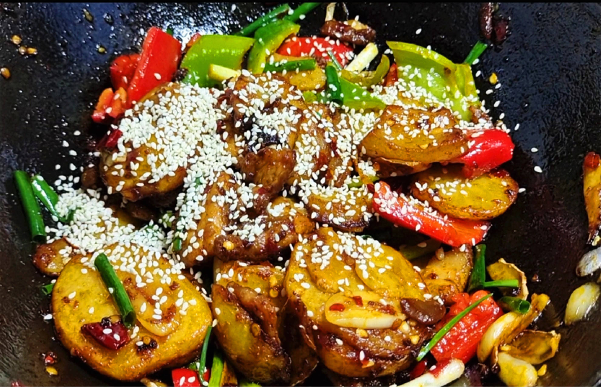 进行|干锅土豆的家常做法，简单好做，鲜香开胃又下饭，解馋