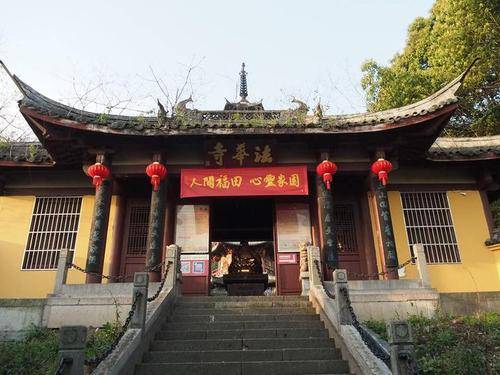 【寺廟簡介】法華寺,位於浙江東陽市南郊西峴峰下.