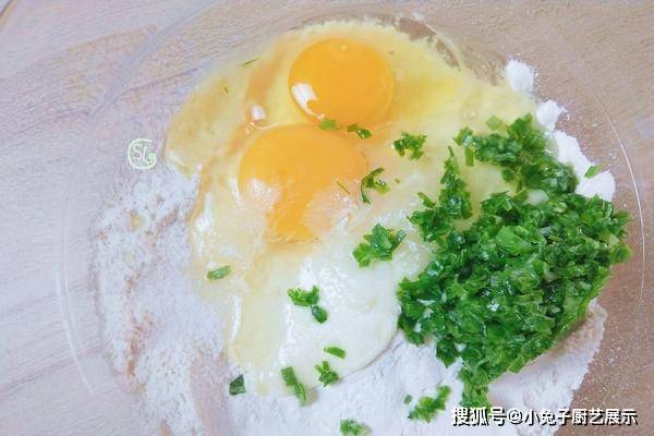 葱花|这才是面粉最解馋做法,不烤不炸,简单一做,咸香酥脆,孩子爱吃