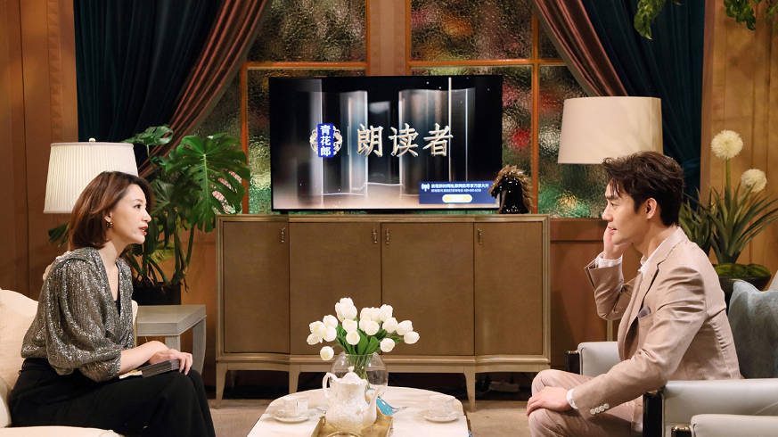 身材|董卿《朗读者3》杀青照曝光!手捧鲜花站C位,打扮朴素好接地气