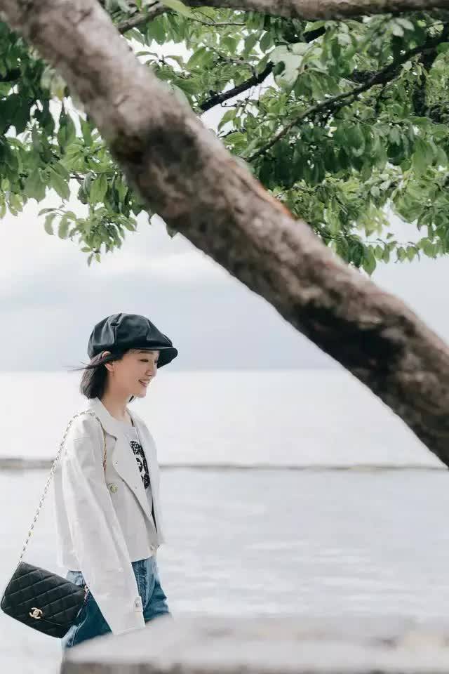 刘海|周迅这造型让人不敢认，狗啃刘海配大浓妆太媚惑，灵气全都不见了