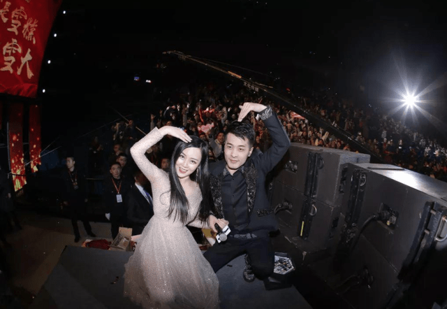 团队网红直播 b3cc78373c8346648007a4bfe2d259c8.png