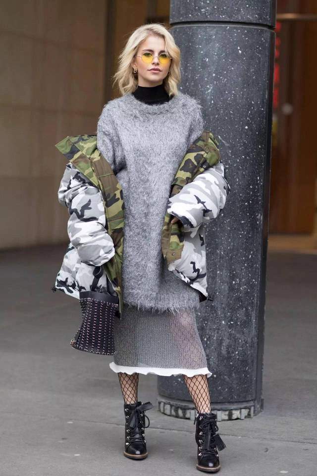 颜色|真正穿衣讲究的女人，都喜欢羽绒服里面搭裙子，时髦有型又不显胖