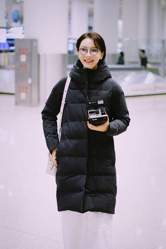 轮廓|真是服了陈数,土气大棉袄也能穿出高级感,戴黑框眼镜还有学生味