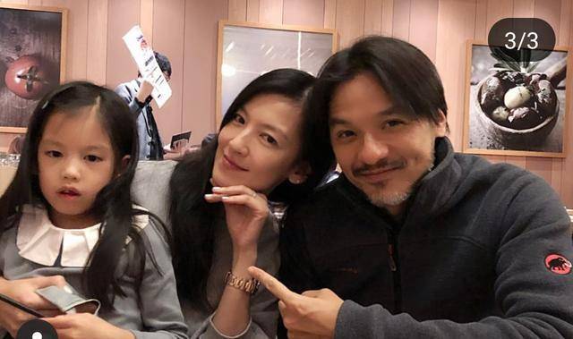 冯德伦|女星林熙蕾晒泳衣照不似二孩妈妈，坐享私人泳池，富豪老公太宠
