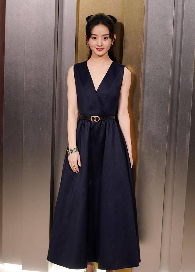 女王|赵丽颖太美了,穿改良旗袍裙高贵典雅,有种”波斯女王“的味道