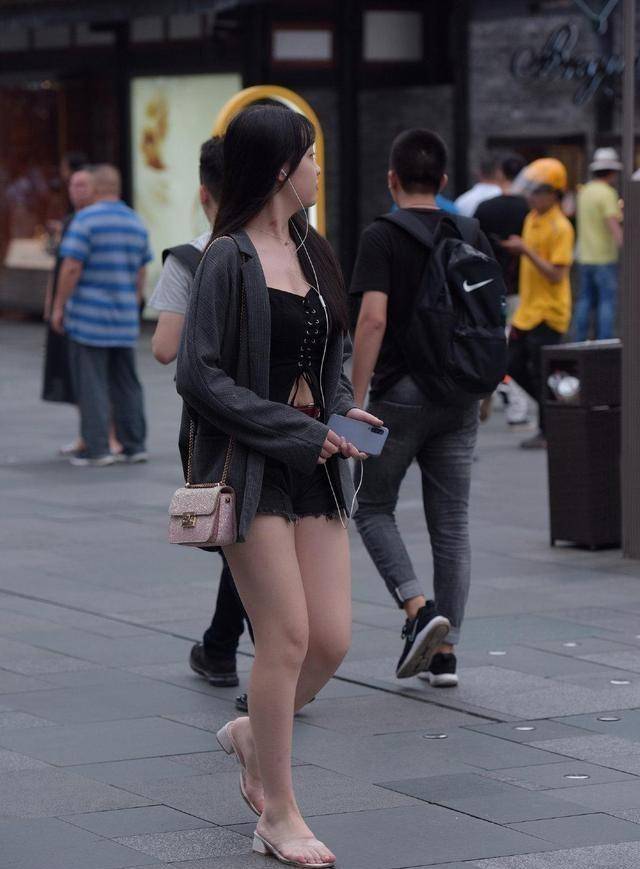 显得|高颜值打底裤让你美成仙，时尚又富有设计感，更显身材