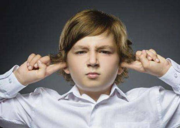 家长|二胎家庭孩子打架时，家长总说“大的让小的”李玫瑾教授说都错了