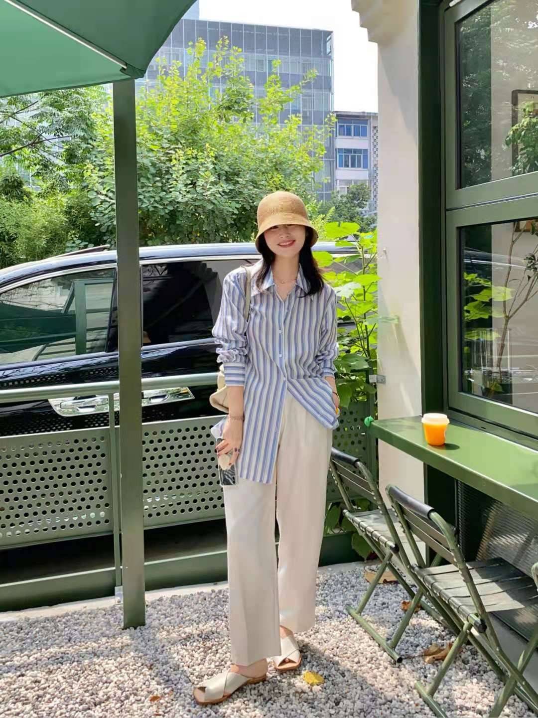 版本|极简风：白色裤子穿出高级感，小姐姐搭配思路很实用，跟着学起来