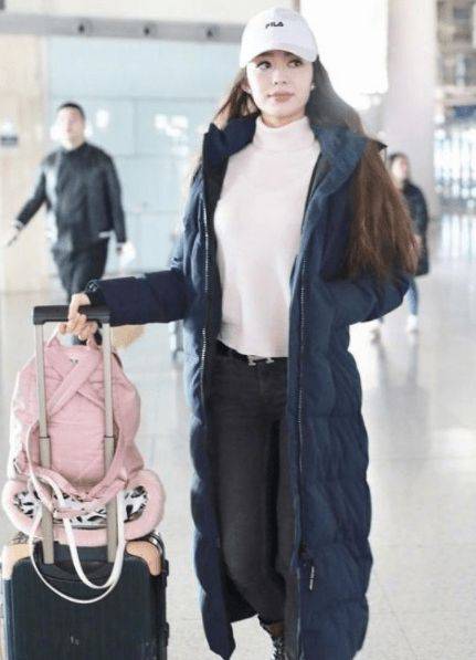 显得|上班族逛街这样穿，时尚运动还休闲