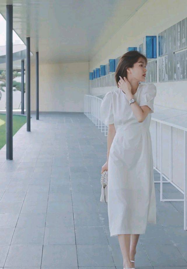 关键|会穿衣搭配很关键，不知道怎么搭配的女生，可以选择极简穿搭风格