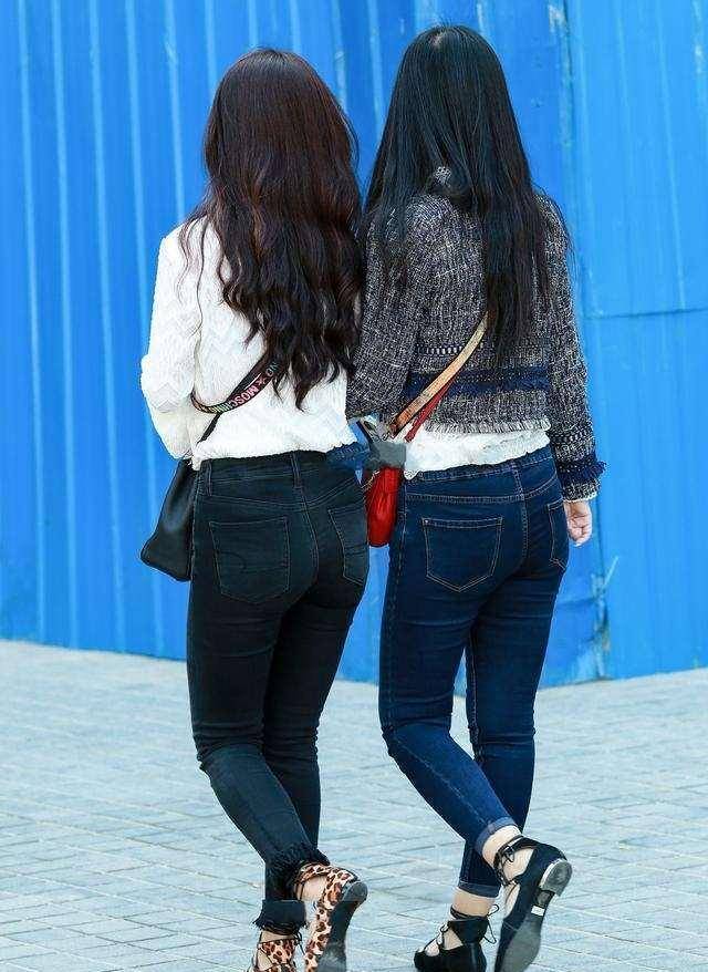 仙女|黑色毛边打底裤搭配驼色银花仙女鞋，简单大方，可以穿出学院风