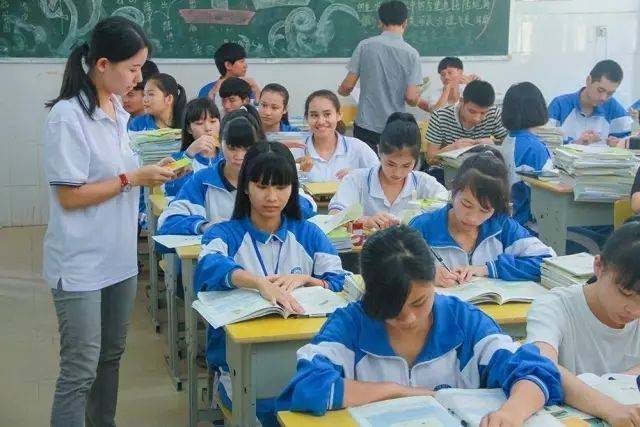 如何选择好的学校 e22fd5e3053a46a39ee085bc2873efac.jpeg