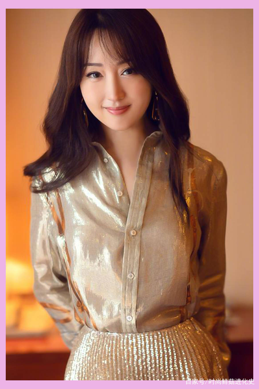身材|48岁杨钰莹果然更适合西装，又甜又飒，尽显曼妙身材！