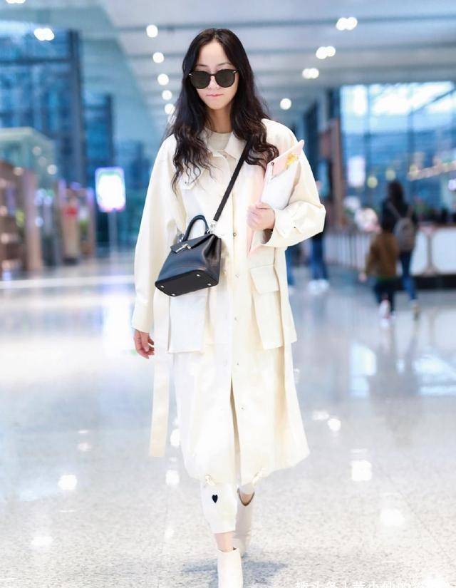 韩雪|马丁靴早就失宠了，今秋流行的是“豆腐靴”，韩雪穿上后美翻了