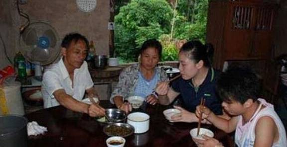 病毒|辟谣：得乙肝的人还和别人一起吃饭有错吗？告诉你真相是什么