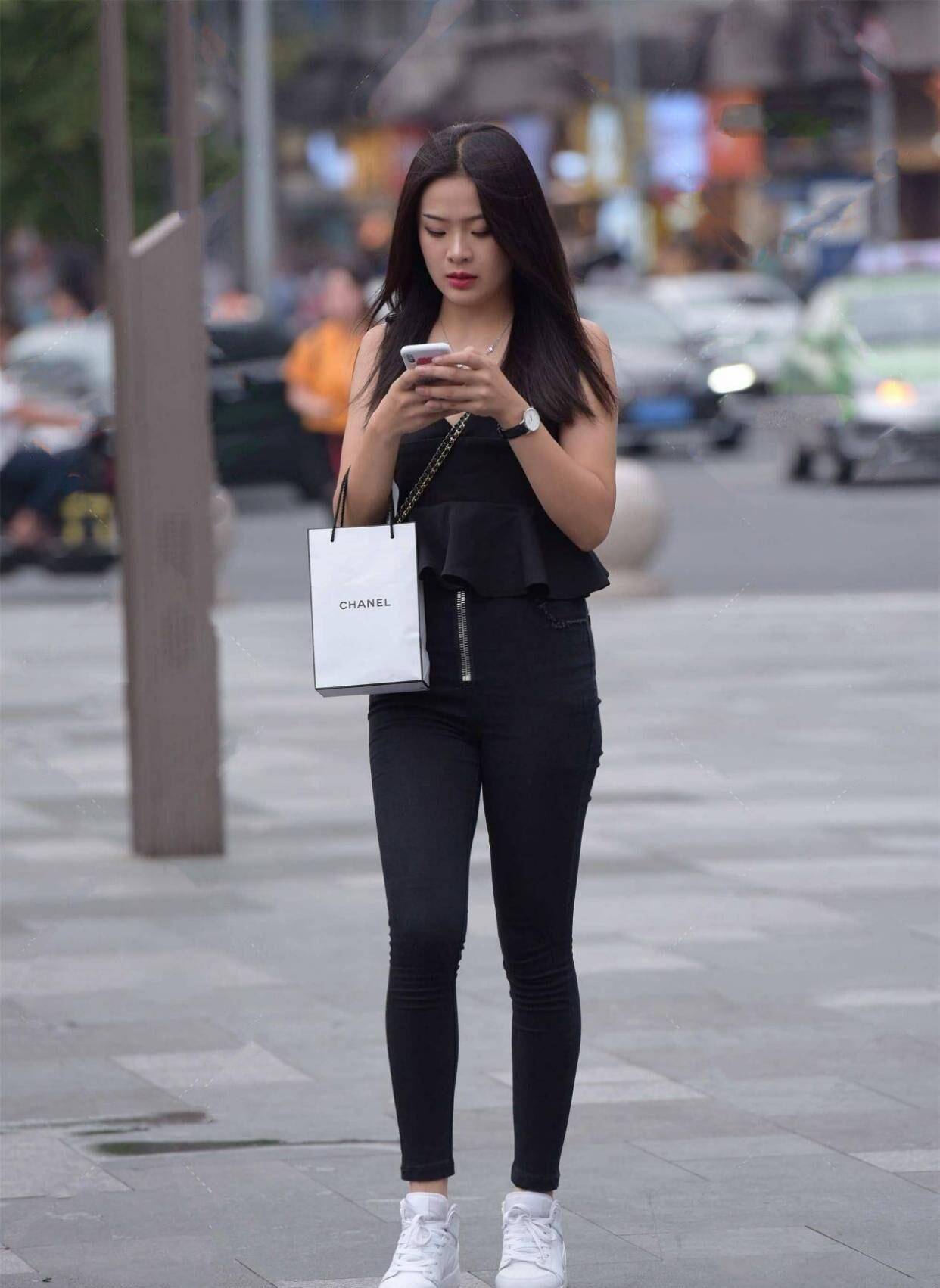 女士|“小黑裤”没听说?不要只局限于牛仔裤,这样穿舒适又百搭!