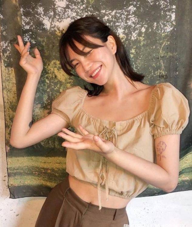 苹果绿|T恤,可以多挑这三个高级显白色,比黑白灰更时髦百搭