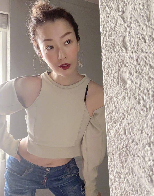 疯狂健身|郑秀文瘦至85斤仍疯狂健身!汗如雨下,却冲不掉烈焰红唇和假睫毛