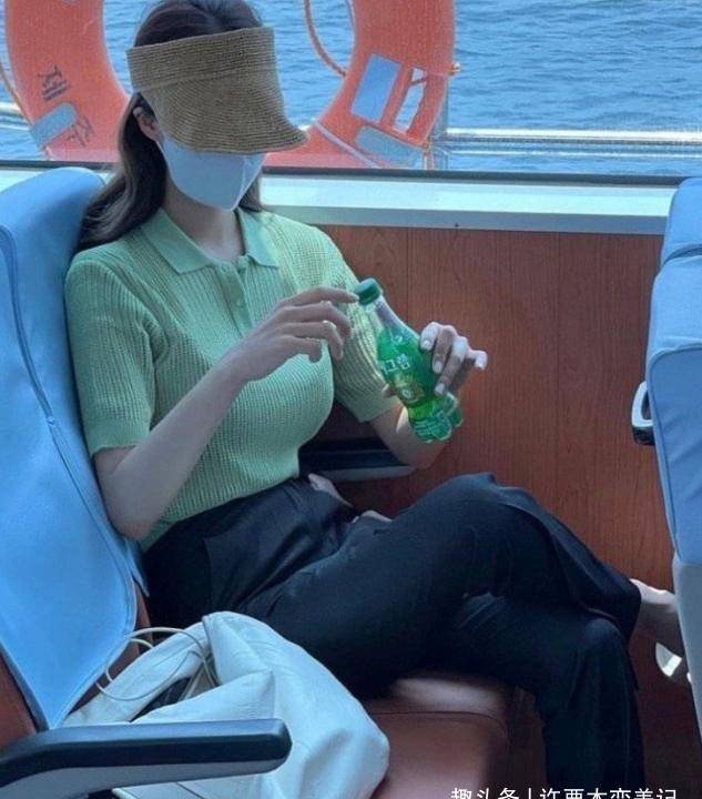 苹果绿|T恤,可以多挑这三个高级显白色,比黑白灰更时髦百搭
