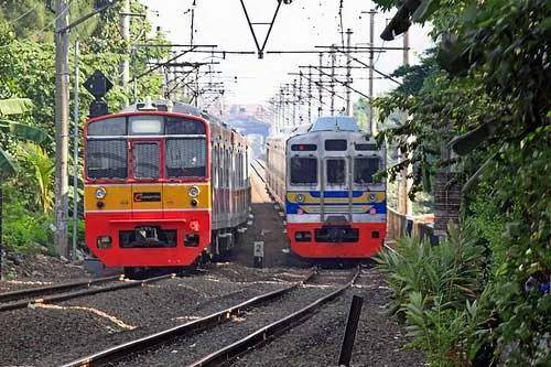 坐上火车游印尼:千岛之国的别样体验