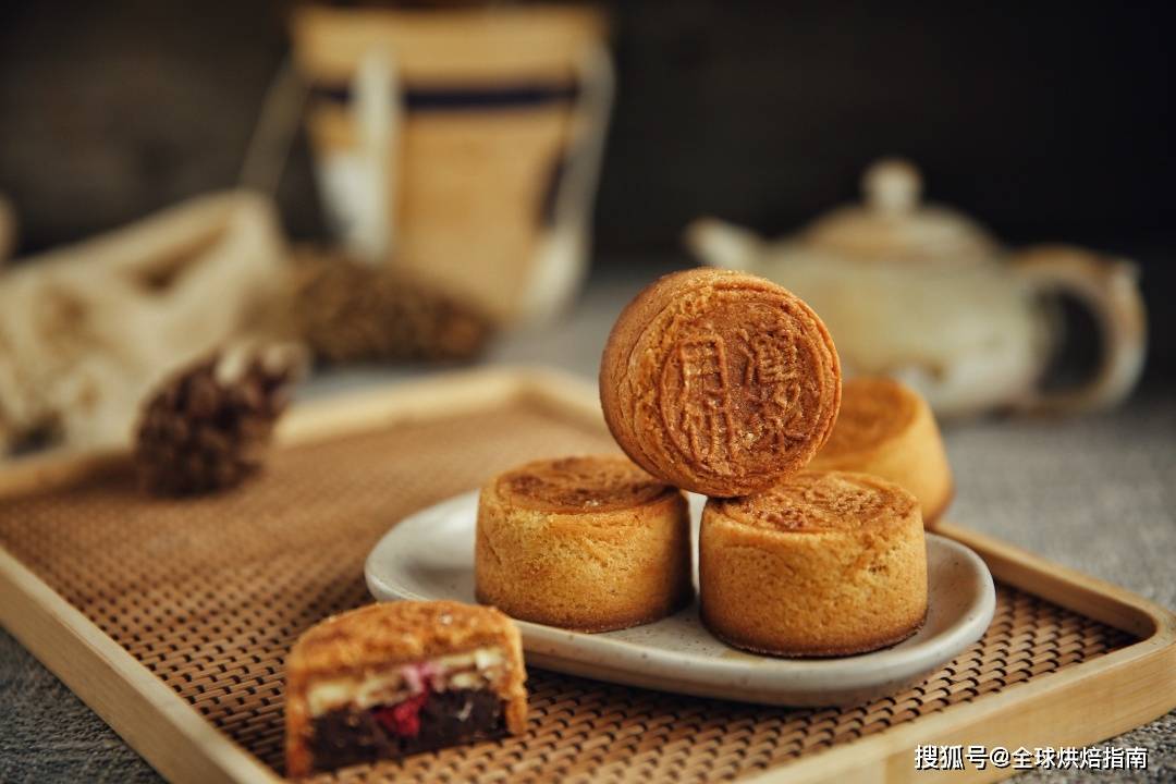 流心、冰皮之後，月餅的下一熱評風口，灌漿+酥皮！ 熱愛美食 第9张