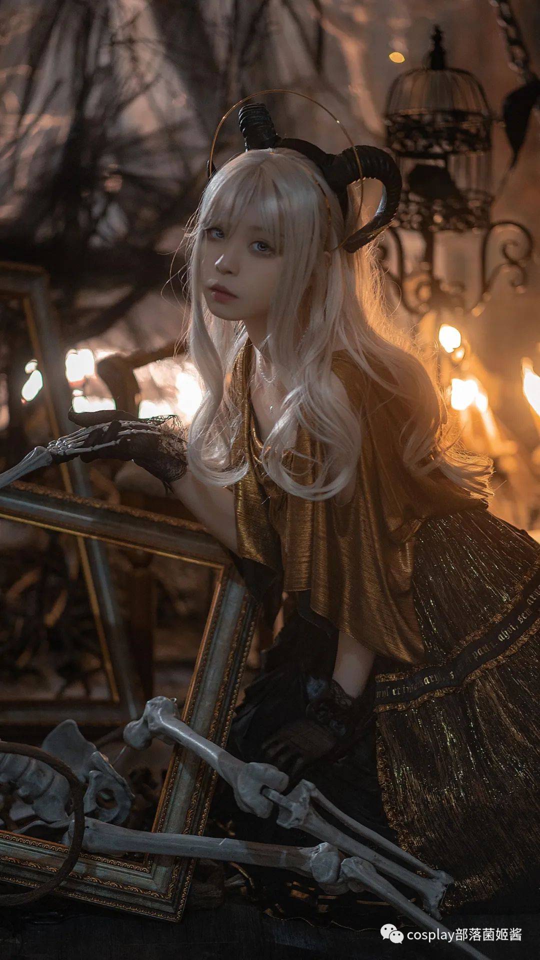 lolita:魔女挣脱黑暗的束缚