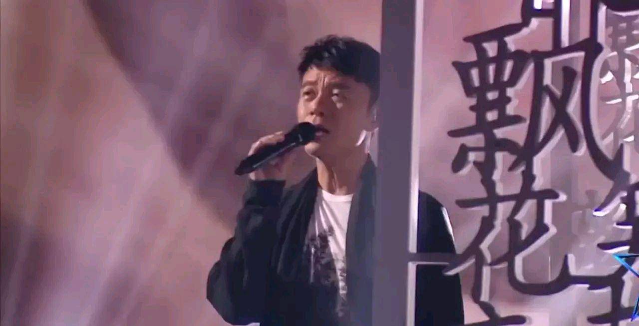 李荣浩|《好声音》十周年开场秀：周杰伦李荣浩惊喜同台，那英喜提豪华伴奏
