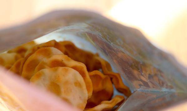 小谈|买饼干时,别总惦记着“奥利奥”,此款网红饼干,好吃解馋还平价