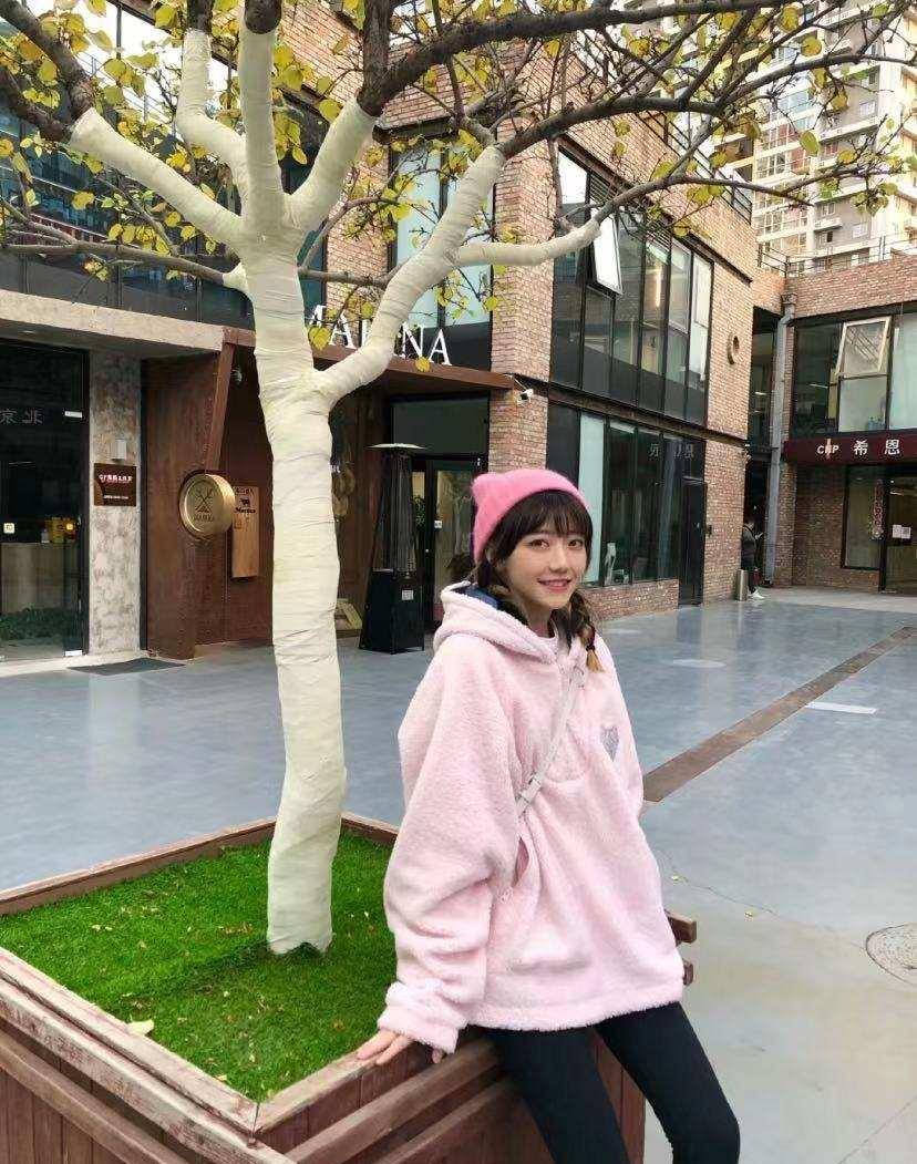 蓝色|这几款高级又有质感的颜色,get后让你的冬季穿搭瞬间气质美艳!