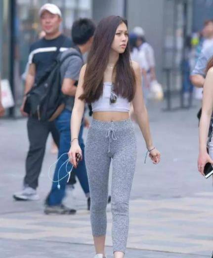 视觉|贴身收腹的打底裤，营造蛮腰细腿的既视感！