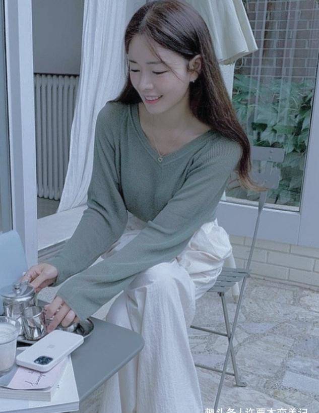 苹果绿|T恤,可以多挑这三个高级显白色,比黑白灰更时髦百搭