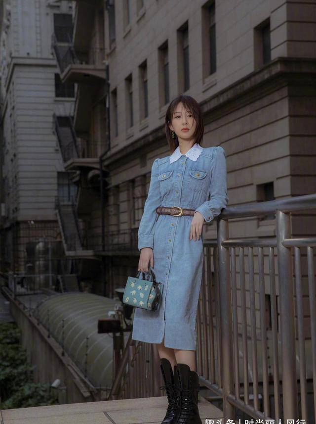 白雪公主|杨紫宋丹丹再度合体杨紫头戴皇冠变绝美白雪公主，涂红唇肤白貌美