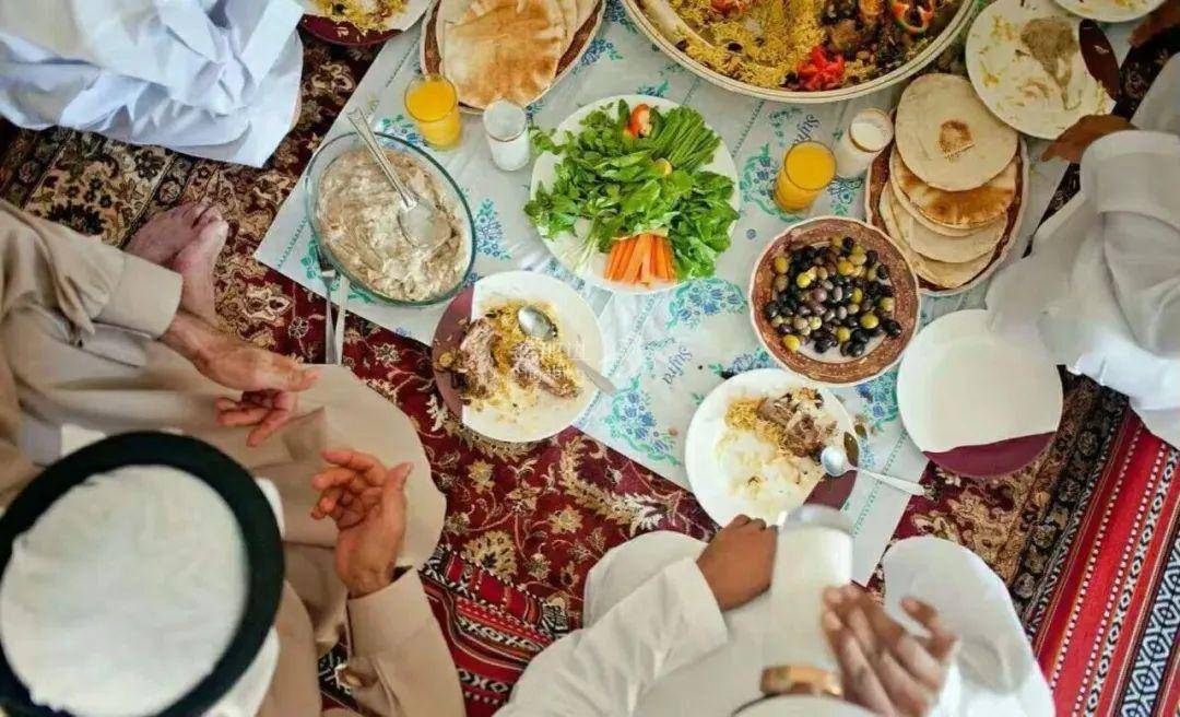 迪拜|迪拜富豪的一日三餐,看完终于理解:贫穷不止限制了我们的想象力