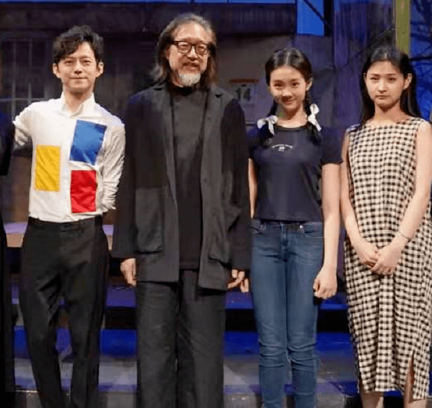 马尾|15岁多多比妈妈会演戏!扎双马尾演话剧气质忧郁,跟孙莉越长越像