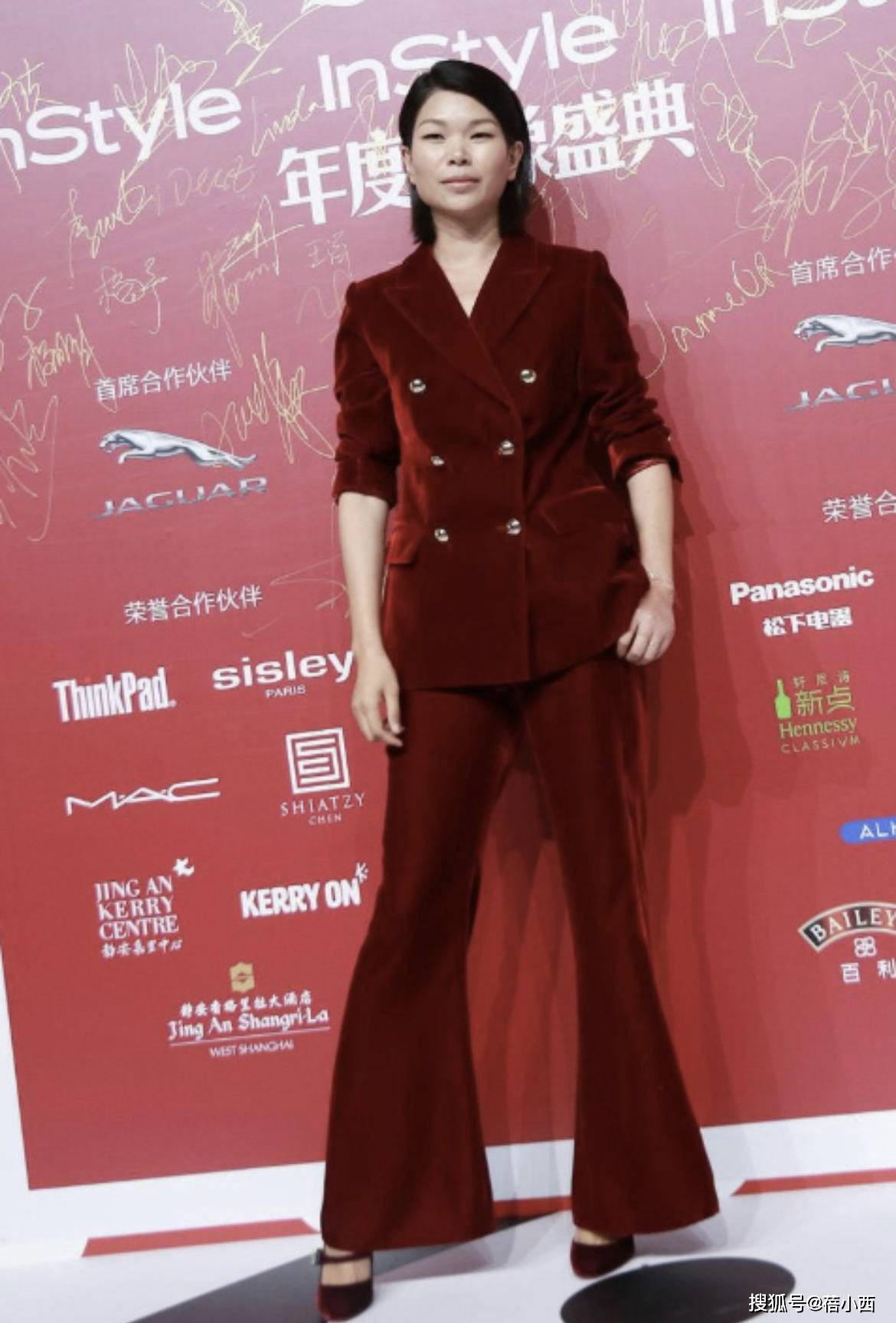 好身材|“丑模”吕燕打破审美局限,小眼睛大方脸,自创品牌+代言真高级