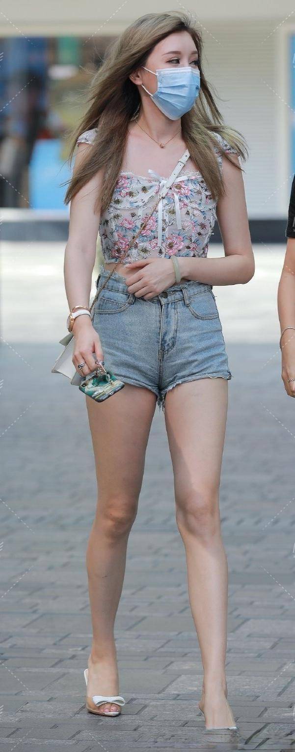 很漂亮|色彩鲜艳的服装可以避免单调和优雅