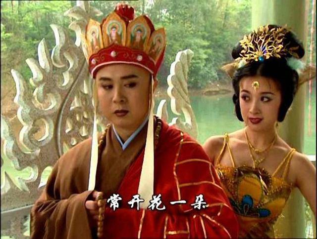 毛衣|阔太金巧巧母子走机场，复古毛衣喇叭裤，鞋子太尖像暗器