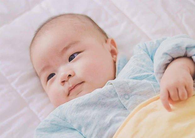 婴儿怎样自主接觉 79af2390f00e4b1586aaeacf94f55632.jpeg