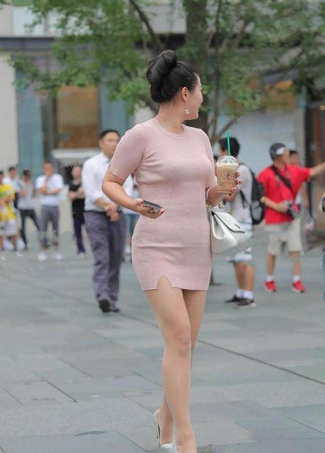 喇叭裤|轻盈飘逸的打底裤展现出出色的气质和美脚,时尚多彩