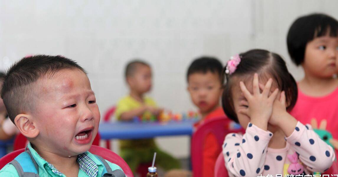 幼儿园|幼儿园里,害羞内向的孩子易受欺负?儿童社交专家:恰恰相反